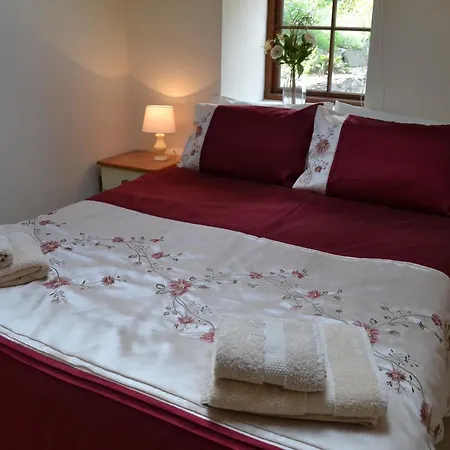 Ashes Farm - Ingleborough Barn Cottage, With 3 Peaks Views, Near