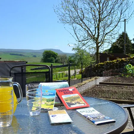 Ashes Farm - Ingleborough Barn Cottage, With 3 Peaks Views, Near 펜션 *